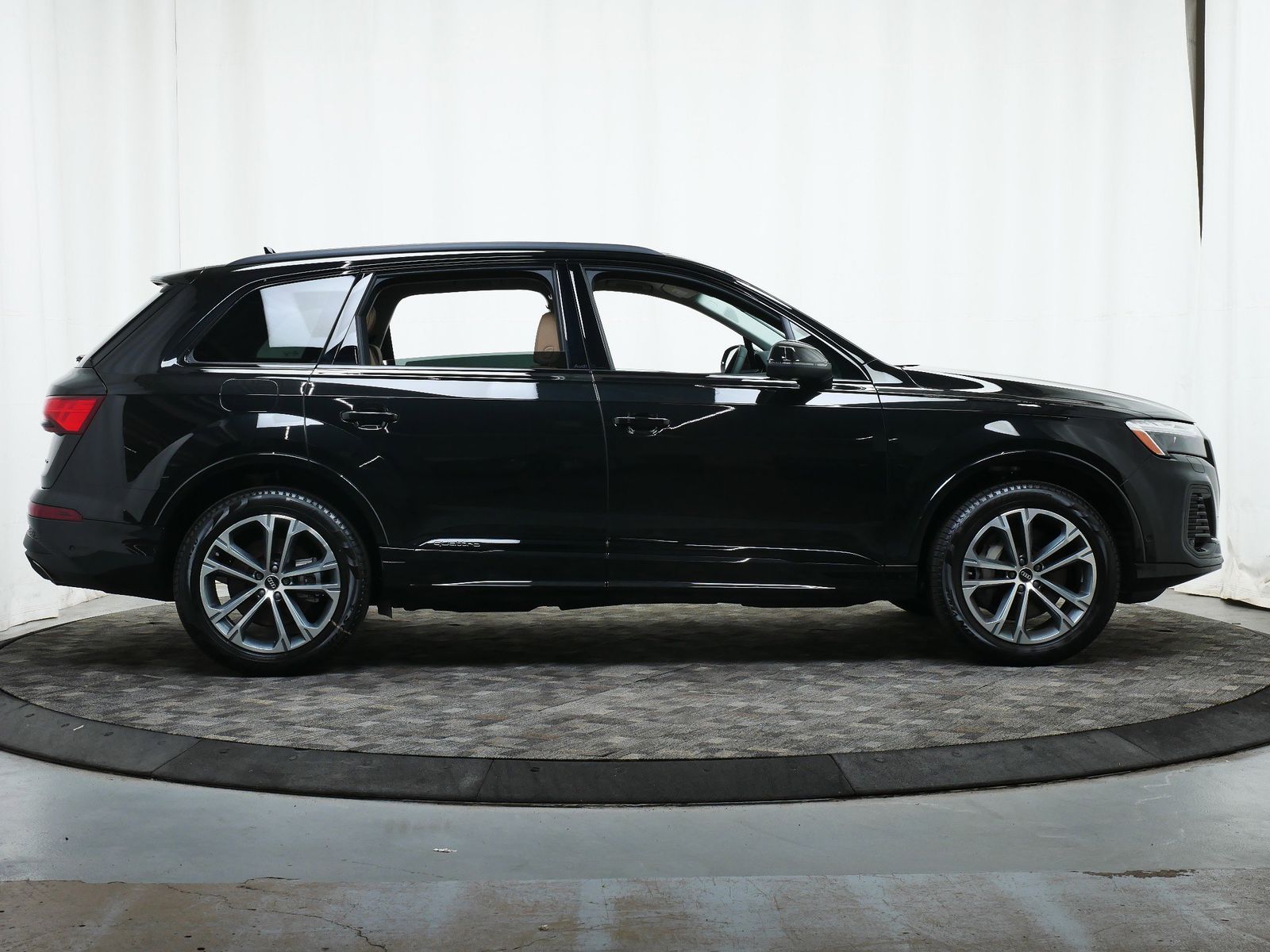 Thumbnail: 2025 Audi Q7 - 7