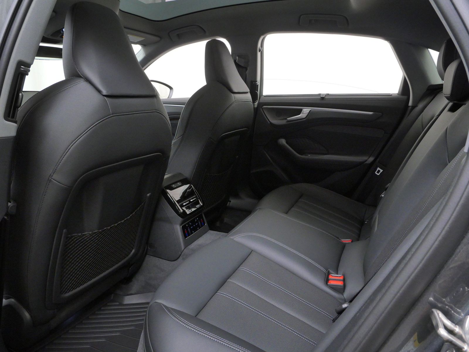 Thumbnail: 2026 Audi A6 - 13