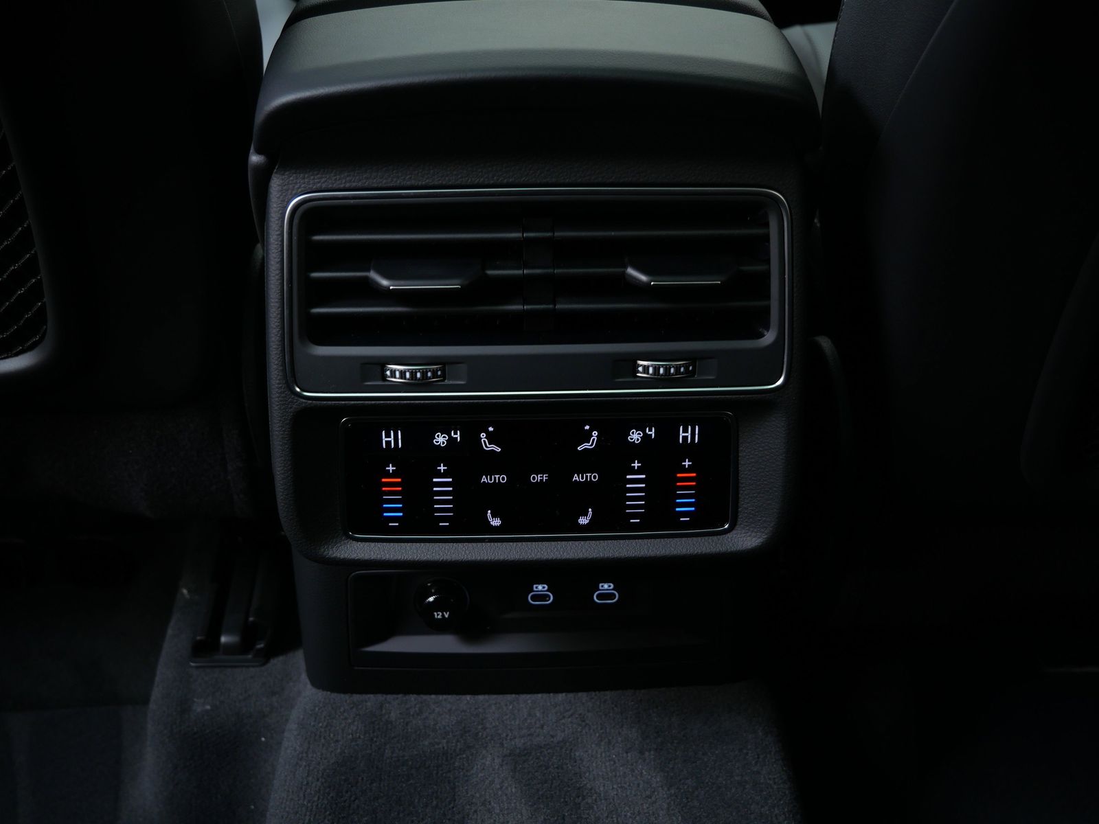 Thumbnail: 2026 Audi Q8 - 14