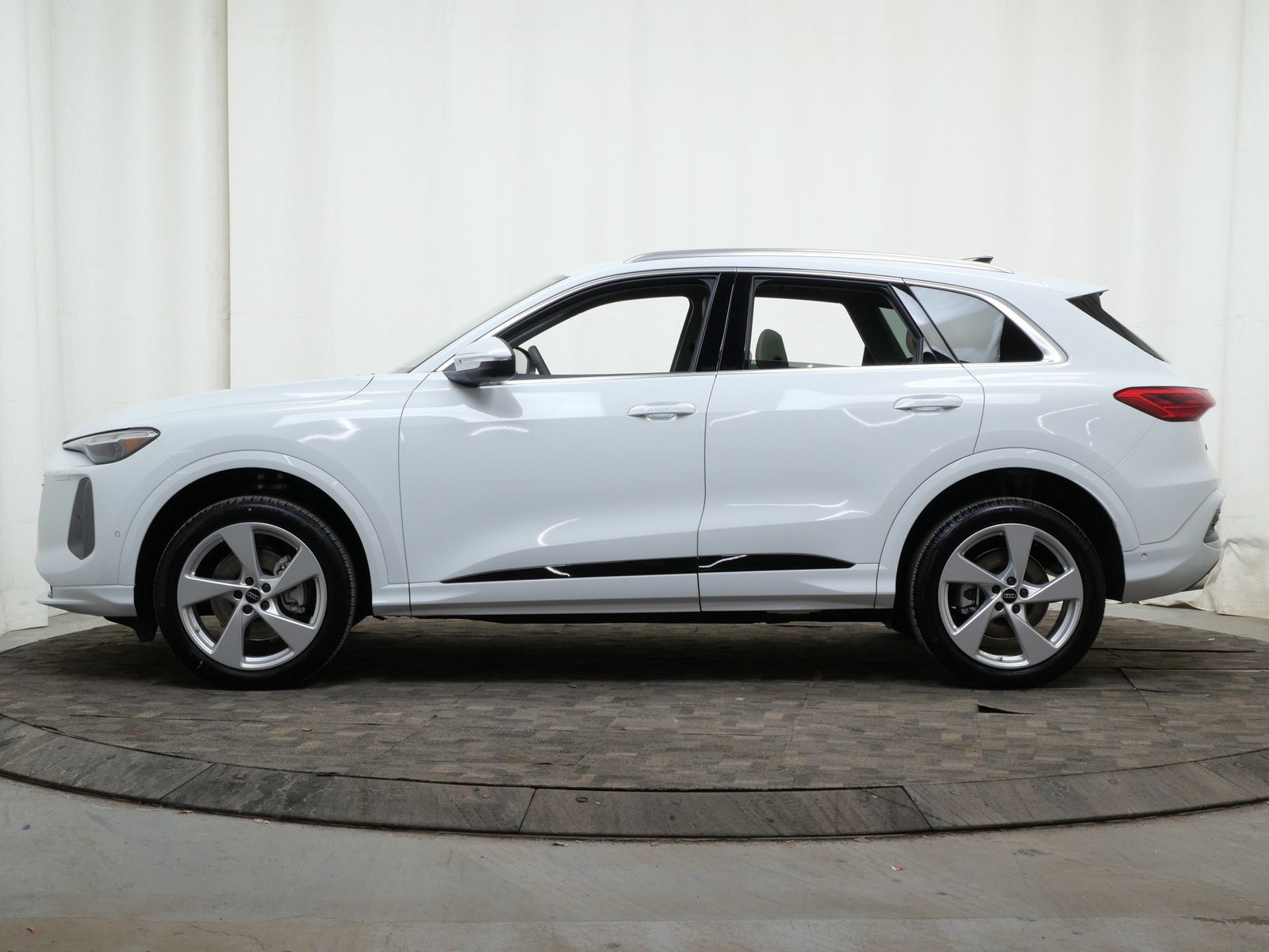 Thumbnail: 2025 Audi Q5 - 2