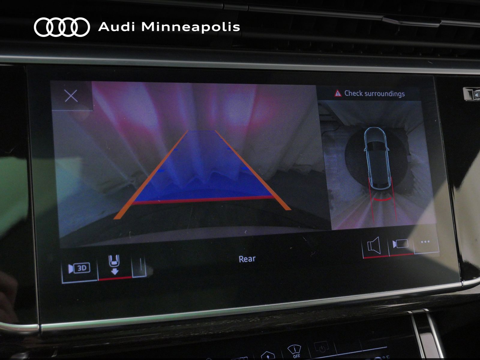 Thumbnail: 2021 Audi Q8 - 32