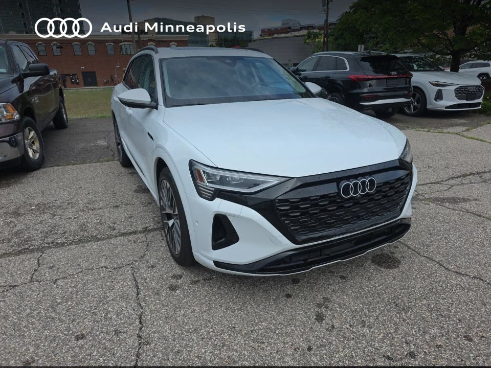 Thumbnail: 2024 Audi Q8 e-tron - 5