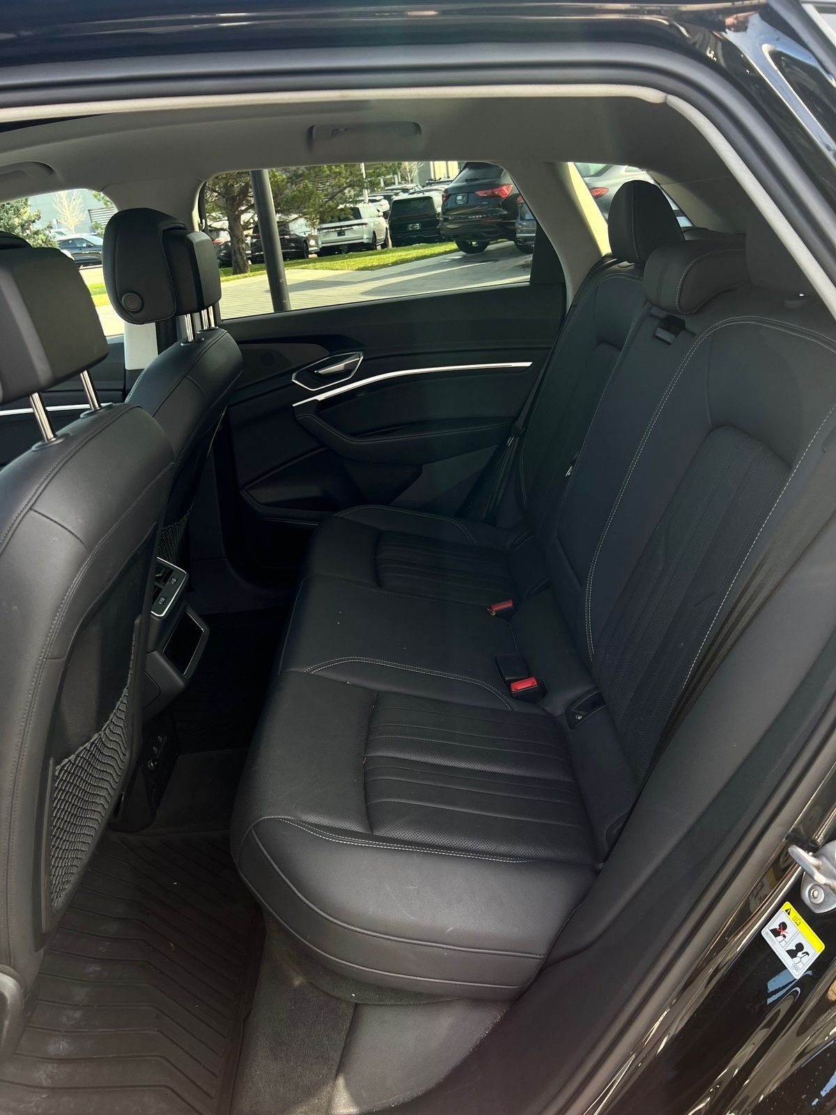 Thumbnail: 2023 Audi e-tron - 10