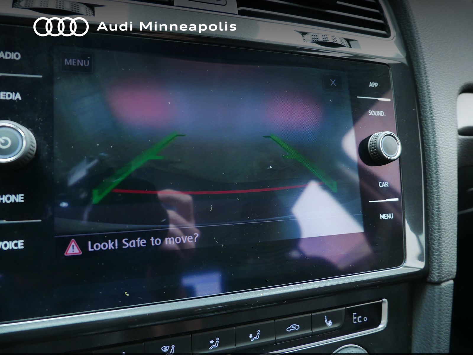 Thumbnail: 2018 Volkswagen e-Golf - 28