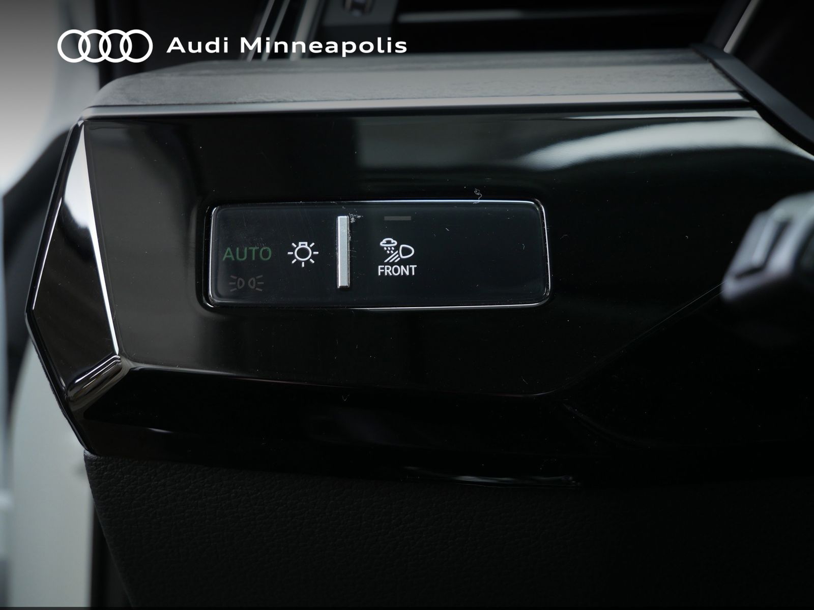 Thumbnail: 2024 Audi Q8 e-tron - 20