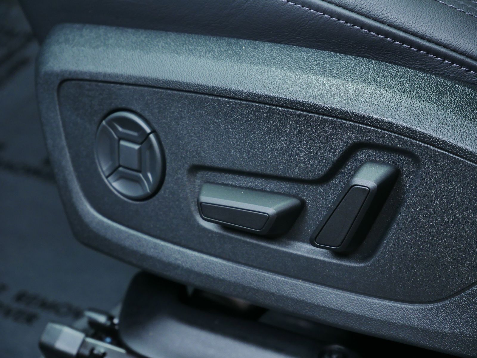 Thumbnail: 2025 Audi Q3 - 11