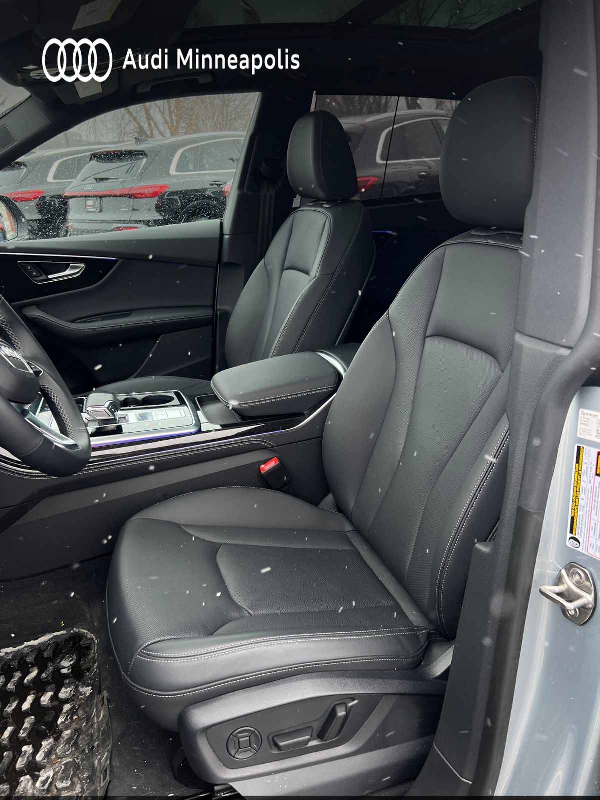 Thumbnail: 2025 Audi Q8 - 15