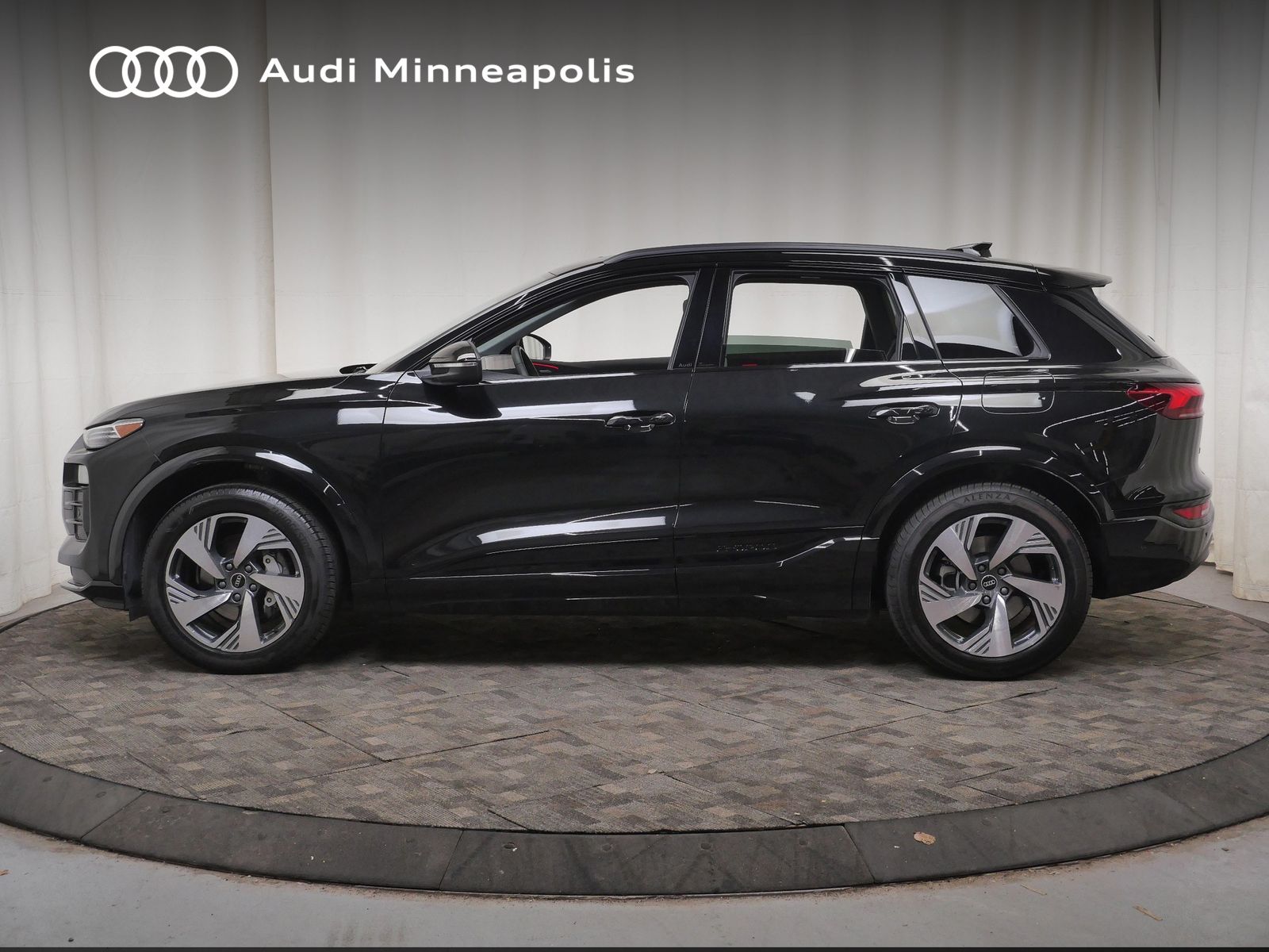 Thumbnail: 2025 Audi Q6 e-tron - 2
