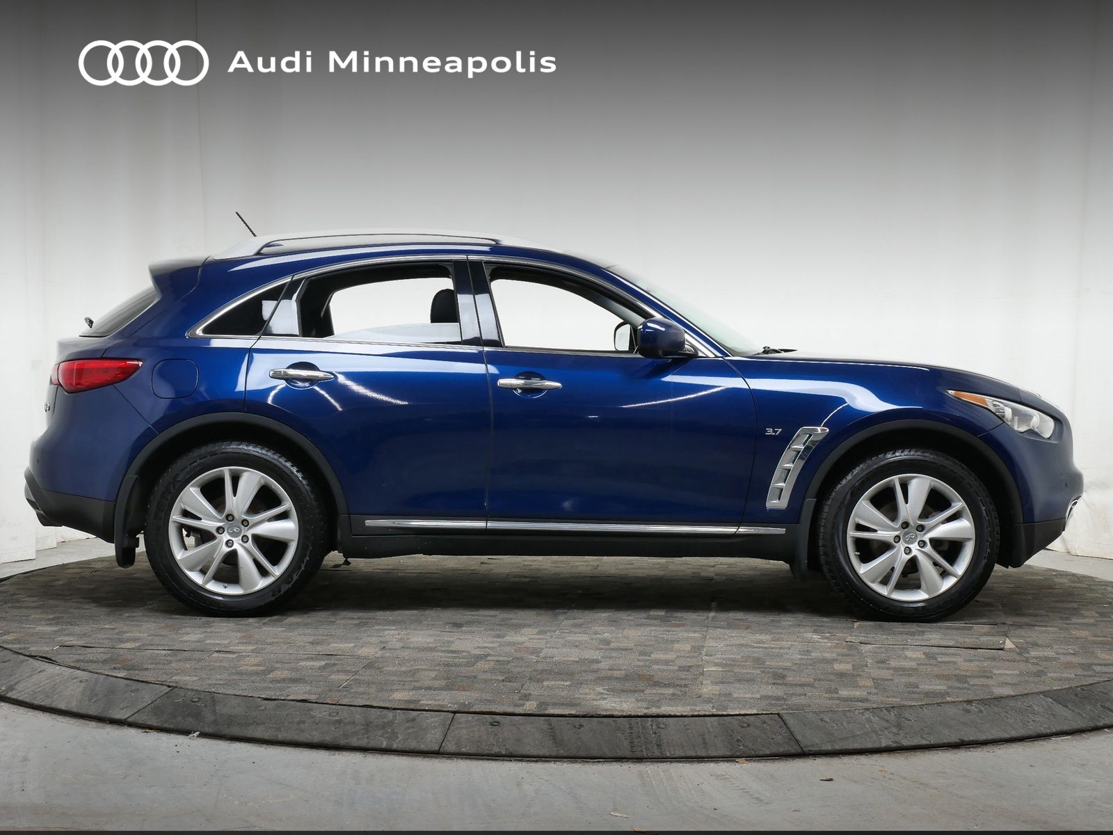 Thumbnail: 2015 INFINITI QX70 - 9