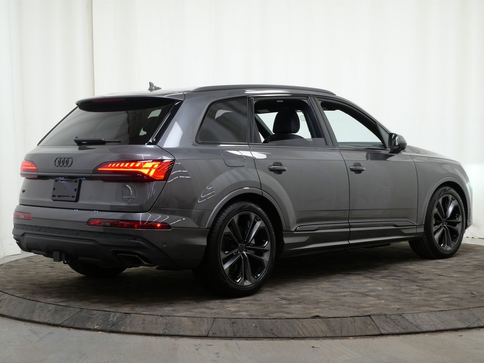 Thumbnail: 2026 Audi Q7 - 6