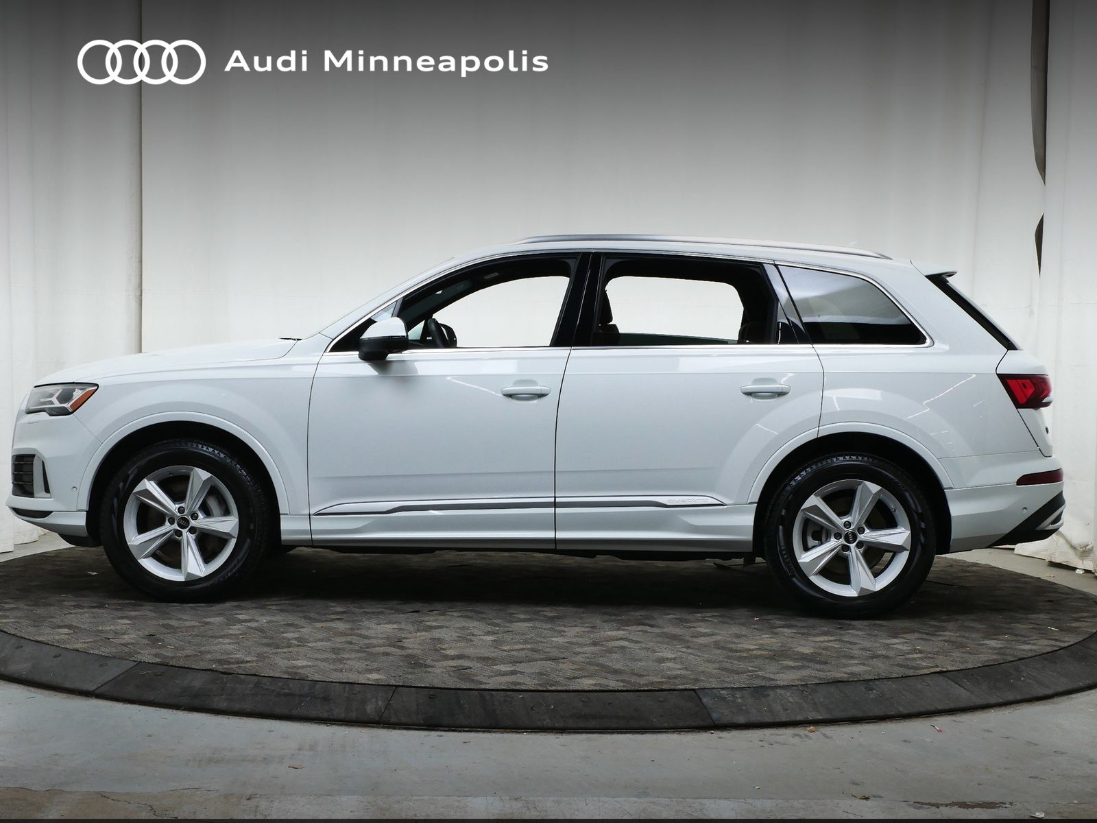 Thumbnail: 2023 Audi Q7 - 3