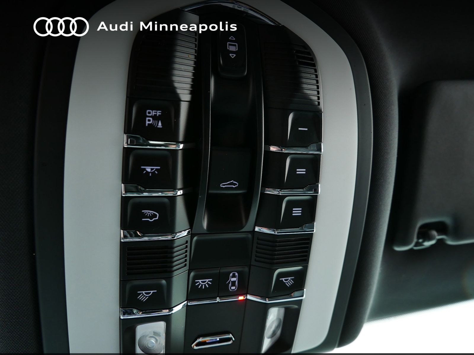 Thumbnail: 2023 Porsche Macan - 30