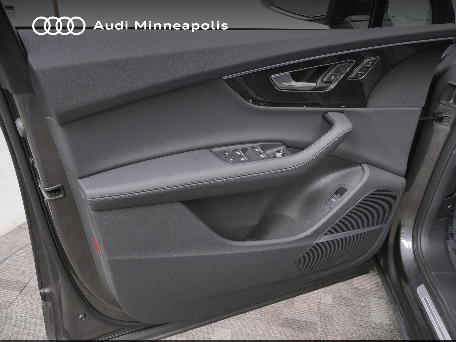 Thumbnail: 2023 Audi Q7 - 12