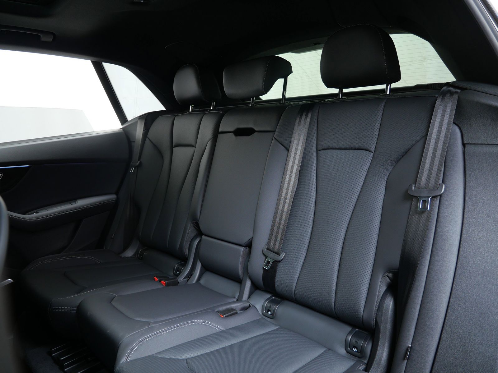 Thumbnail: 2026 Audi Q8 - 12