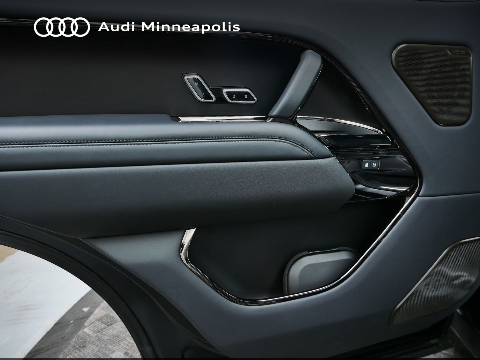 Thumbnail: 2023 Land Rover Range Rover - 13