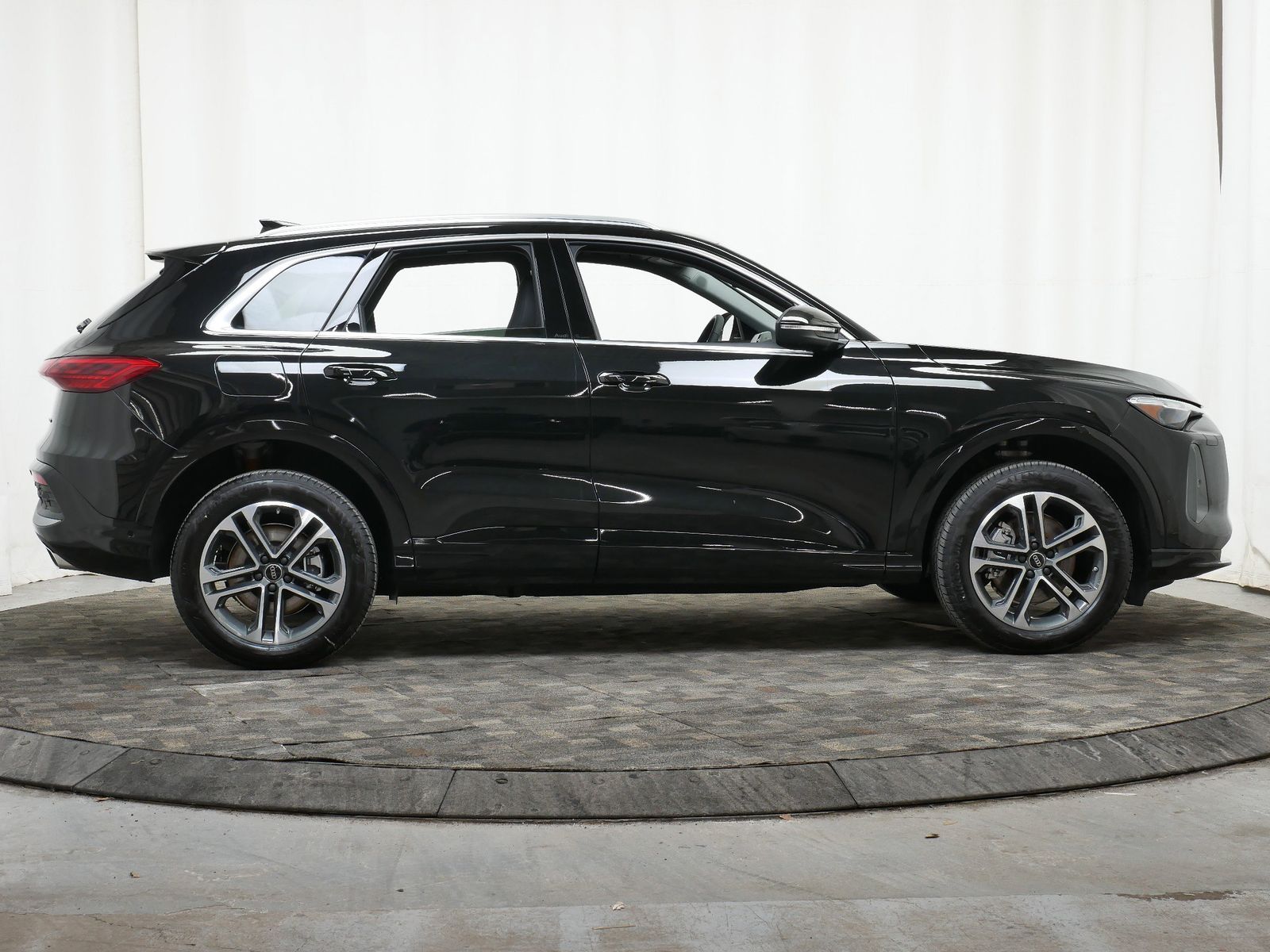 Thumbnail: 2025 Audi Q5 - 7