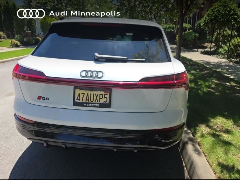 Thumbnail: 2024 Audi Q8 e-tron - 10