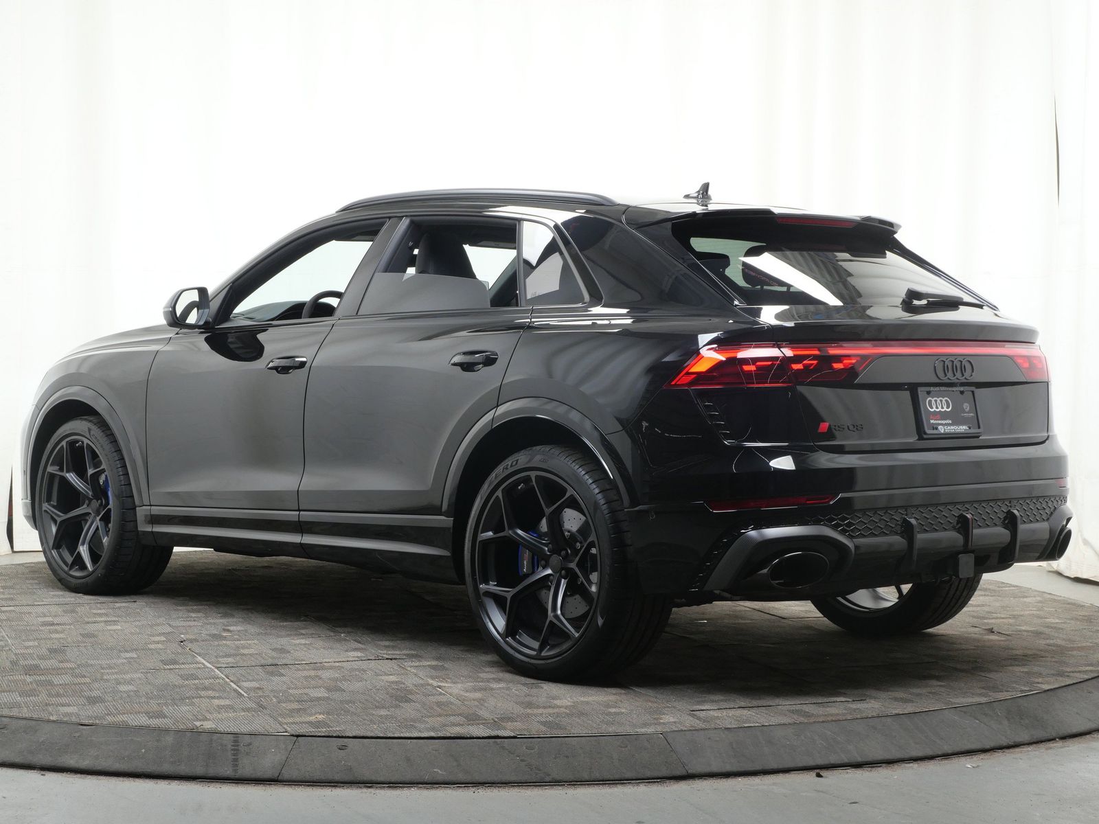 Thumbnail: 2026 Audi RS Q8 - 4