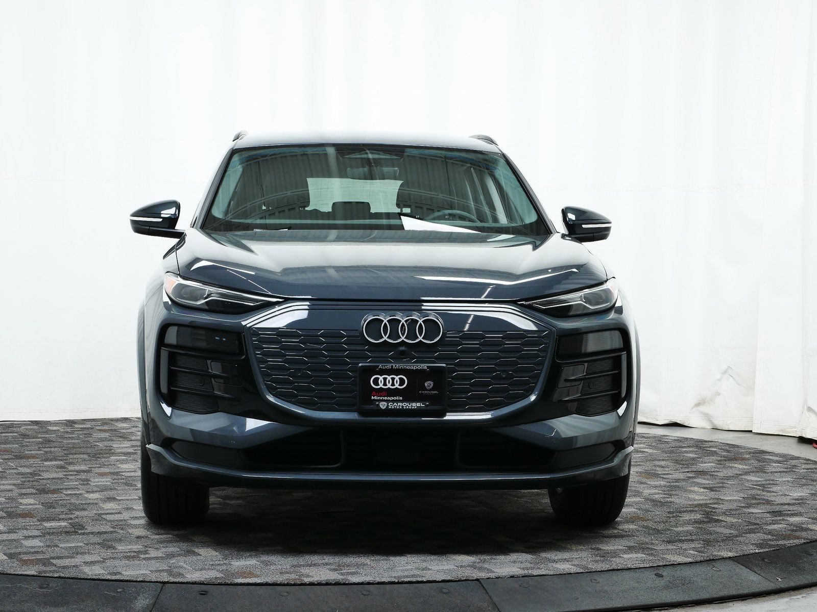 Thumbnail: 2025 Audi Q6 e-tron - 9