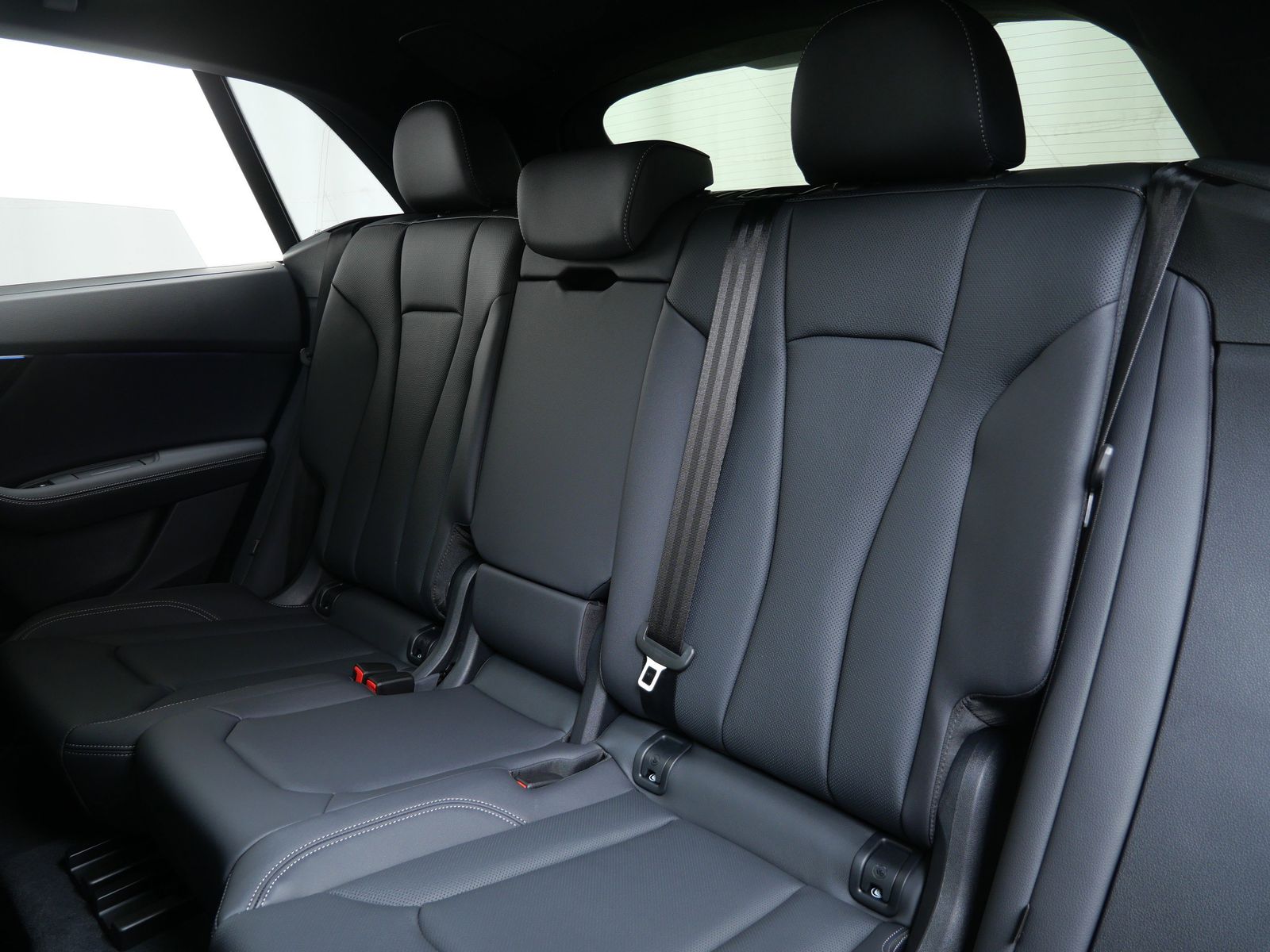 Thumbnail: 2026 Audi Q8 - 13