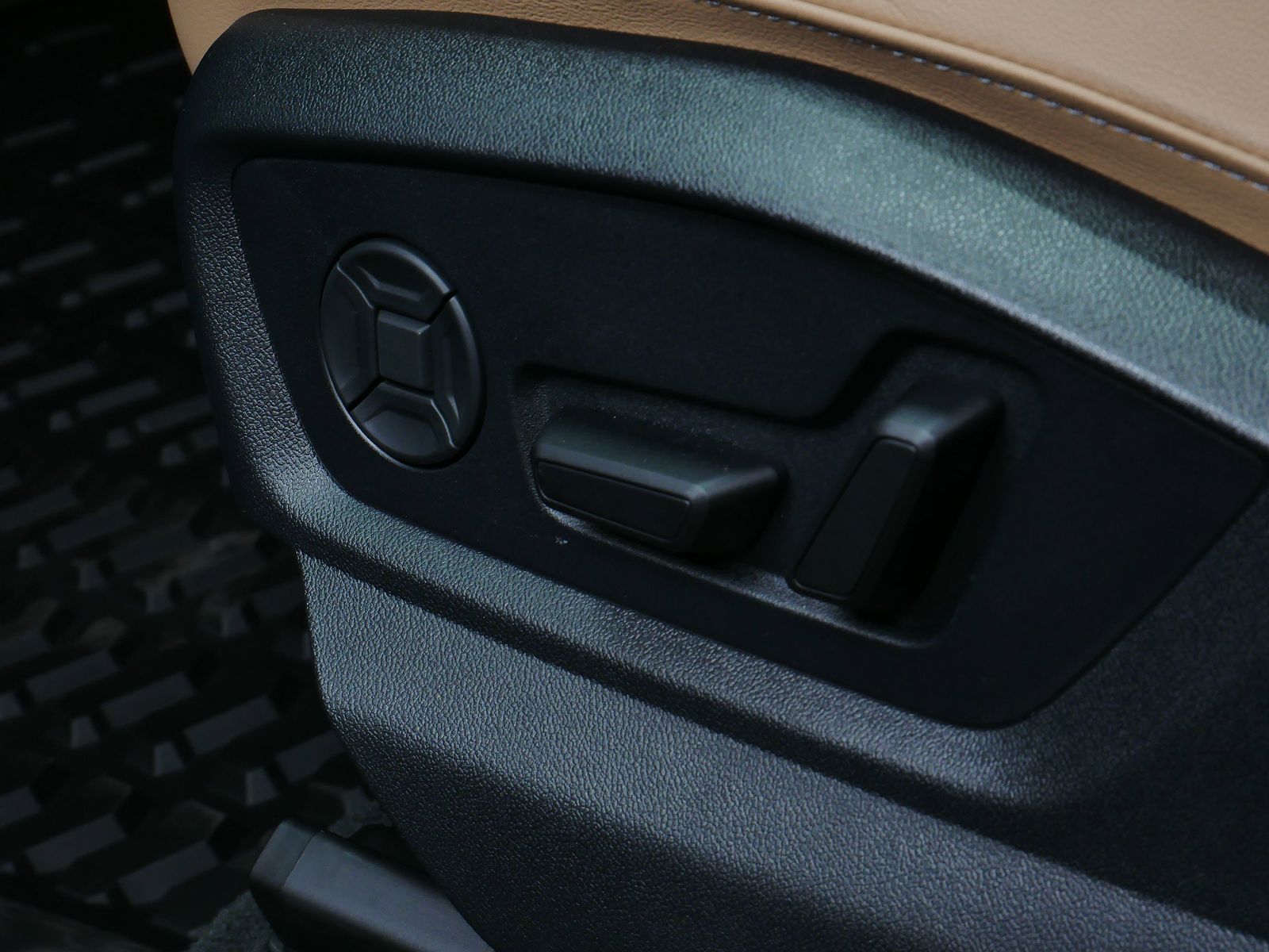 Thumbnail: 2025 Audi Q7 - 11