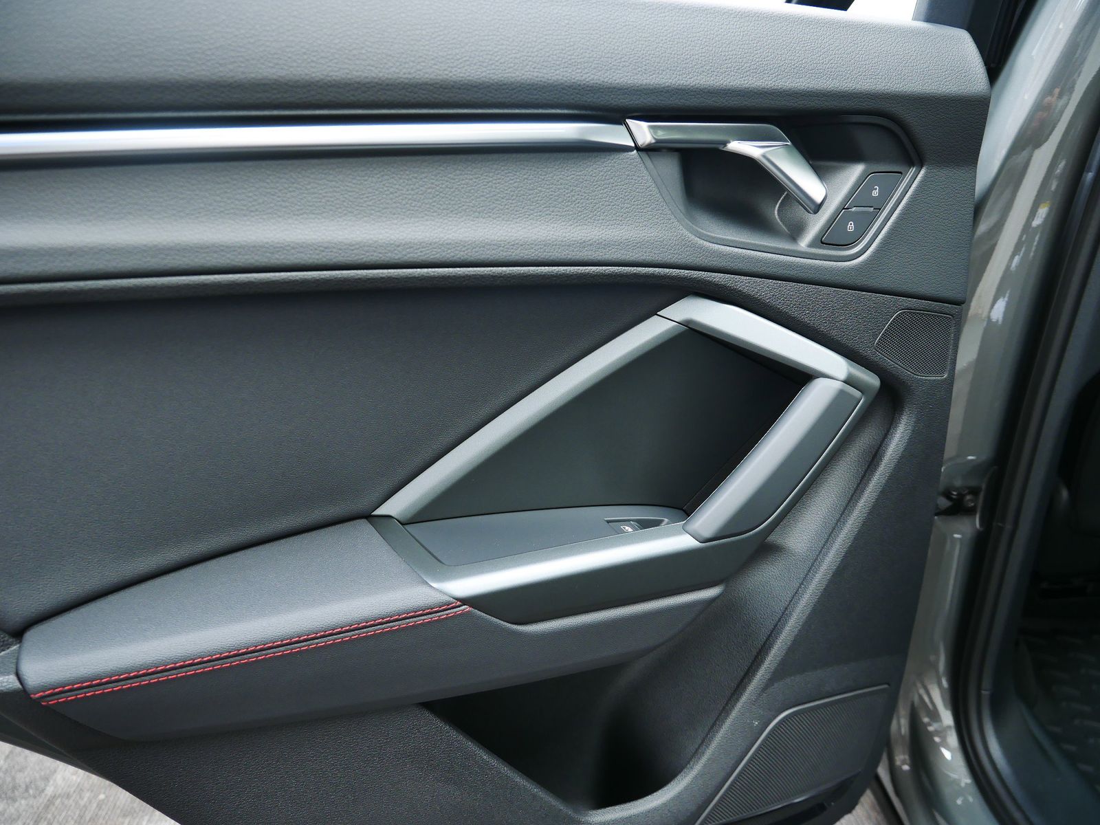 Thumbnail: 2025 Audi Q3 - 13