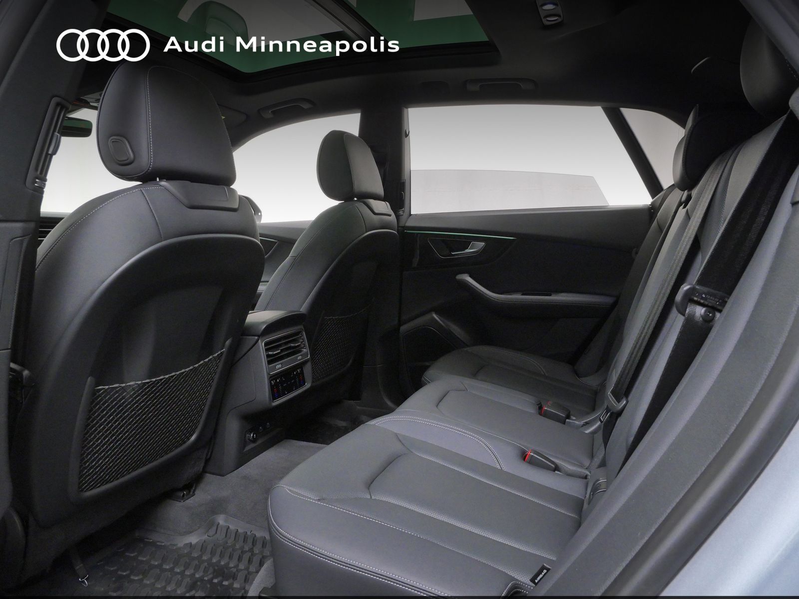 Thumbnail: 2023 Audi Q8 - 16