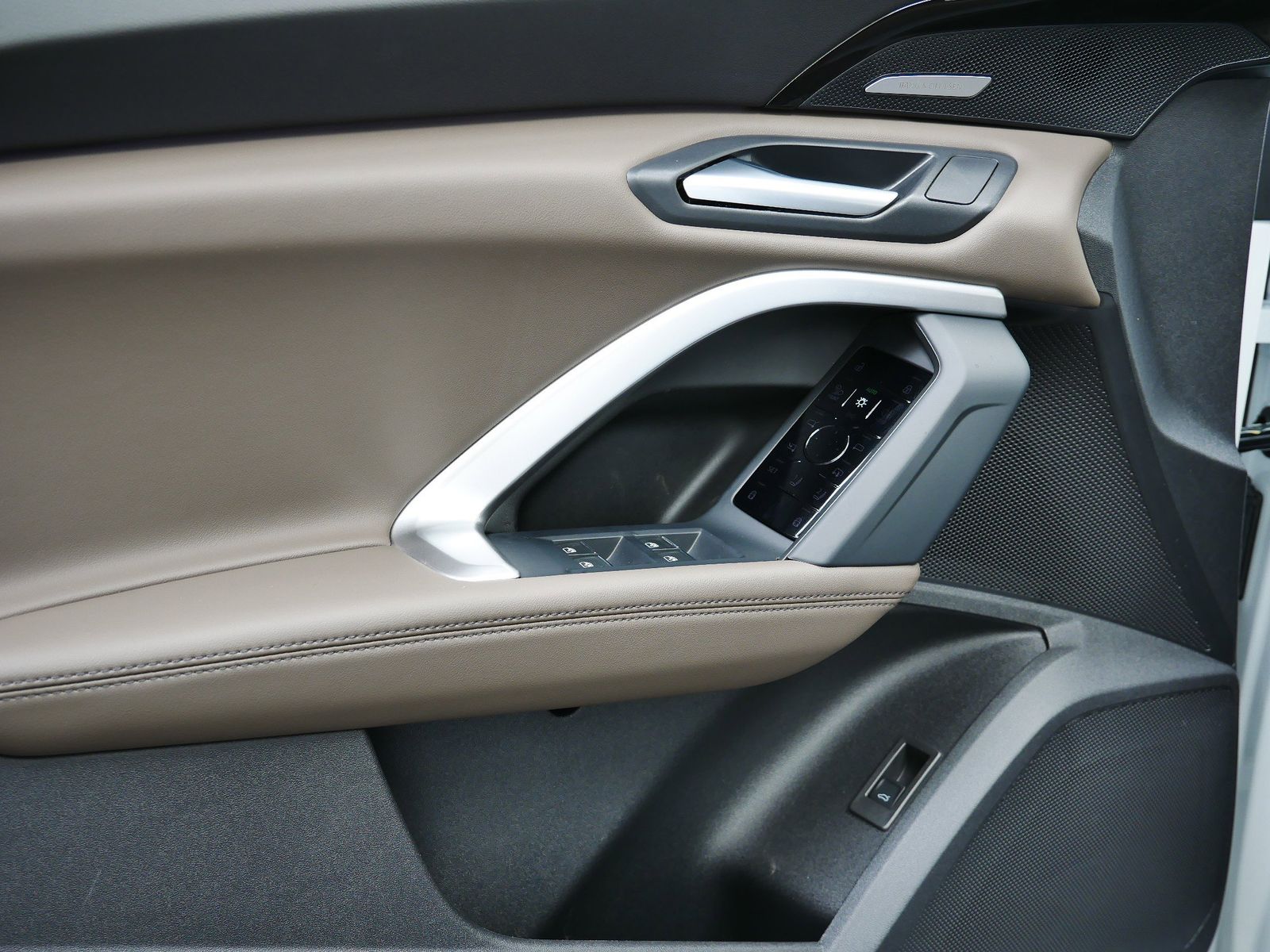 Thumbnail: 2025 Audi Q5 - 10