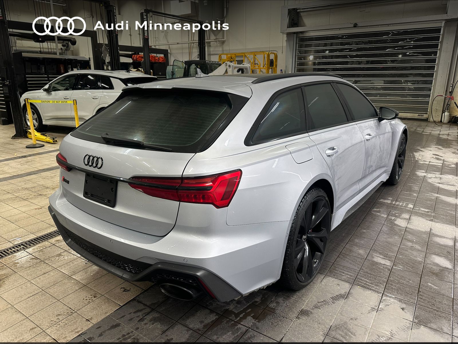 Thumbnail: 2025 Audi RS 6 - 10