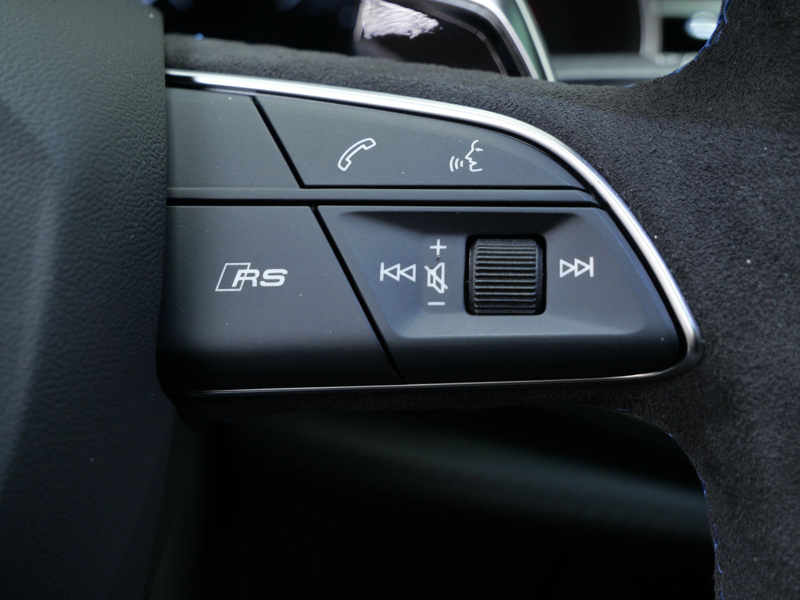 Thumbnail: 2026 Audi RS Q8 - 15