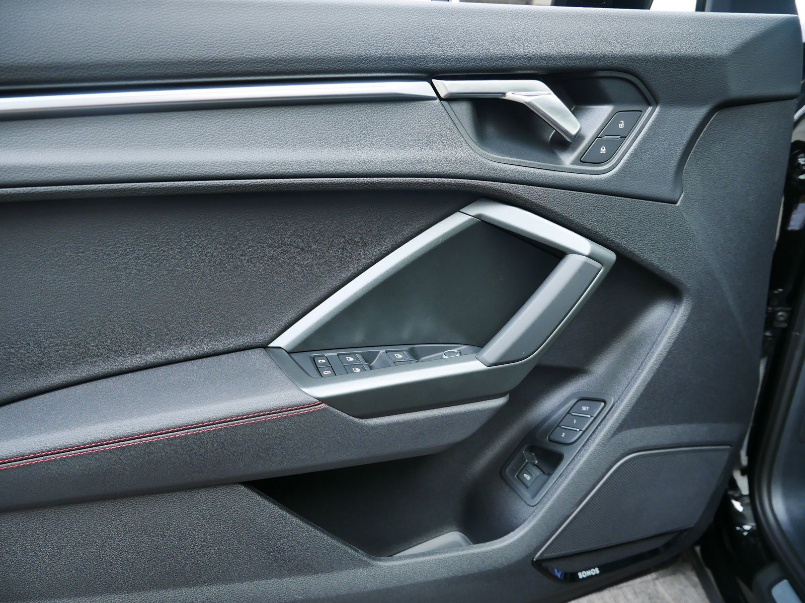 Thumbnail: 2025 Audi Q3 - 10