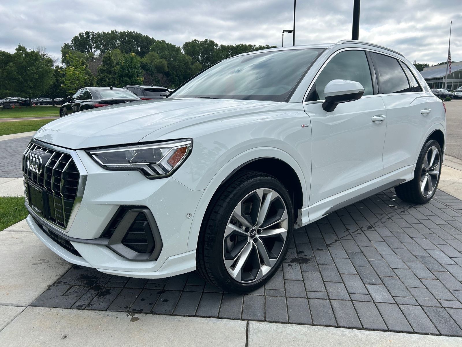 Thumbnail: 2020 Audi Q3 - 1