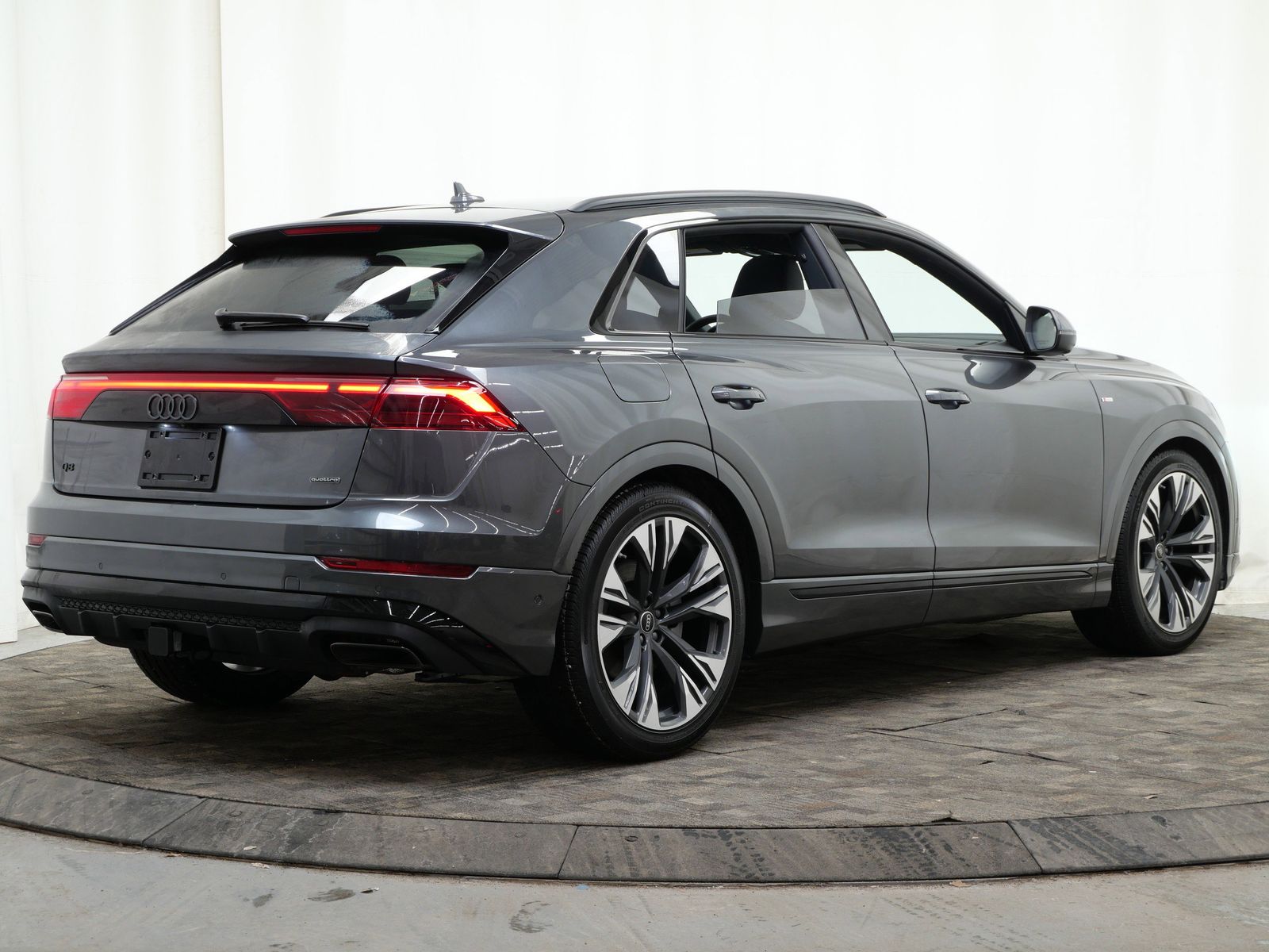 Thumbnail: 2026 Audi Q8 - 6