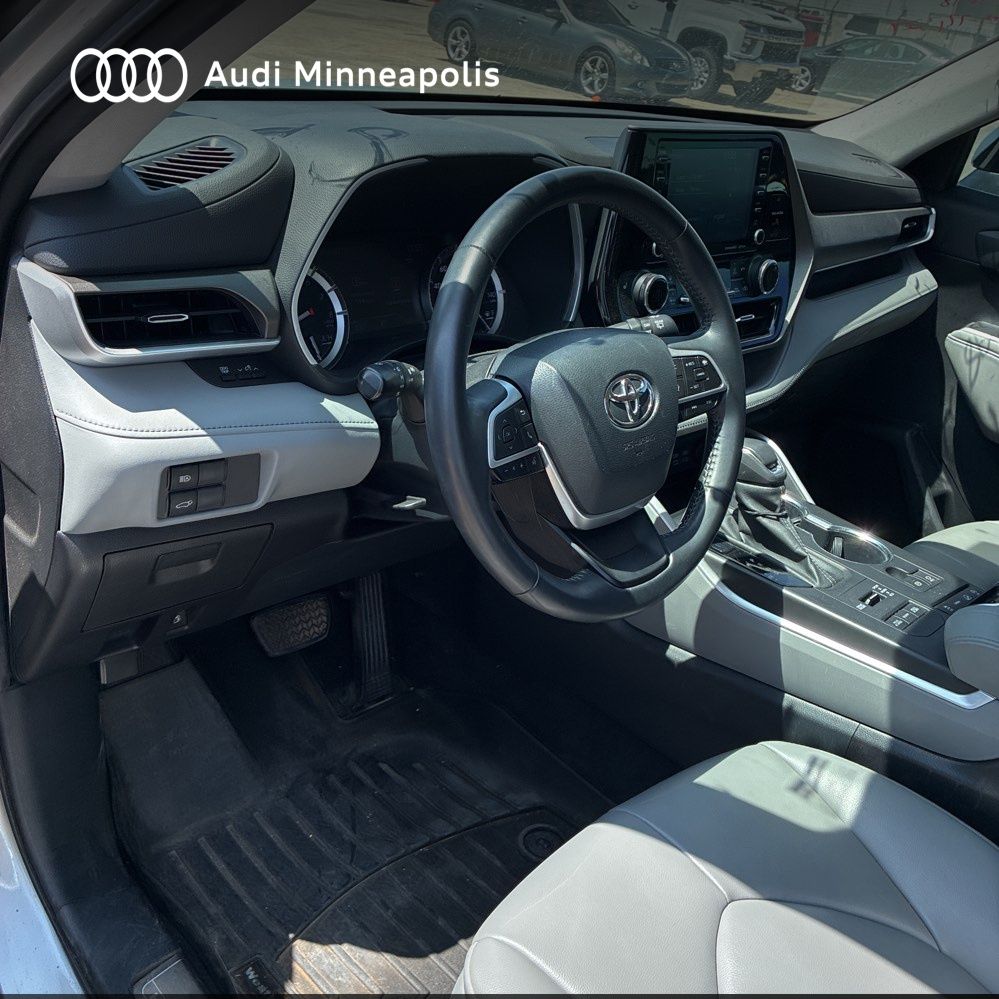 Used 2022 Toyota Highlander XLE with VIN 5TDGZRBH5NS585898 for sale in Golden Valley, Minnesota