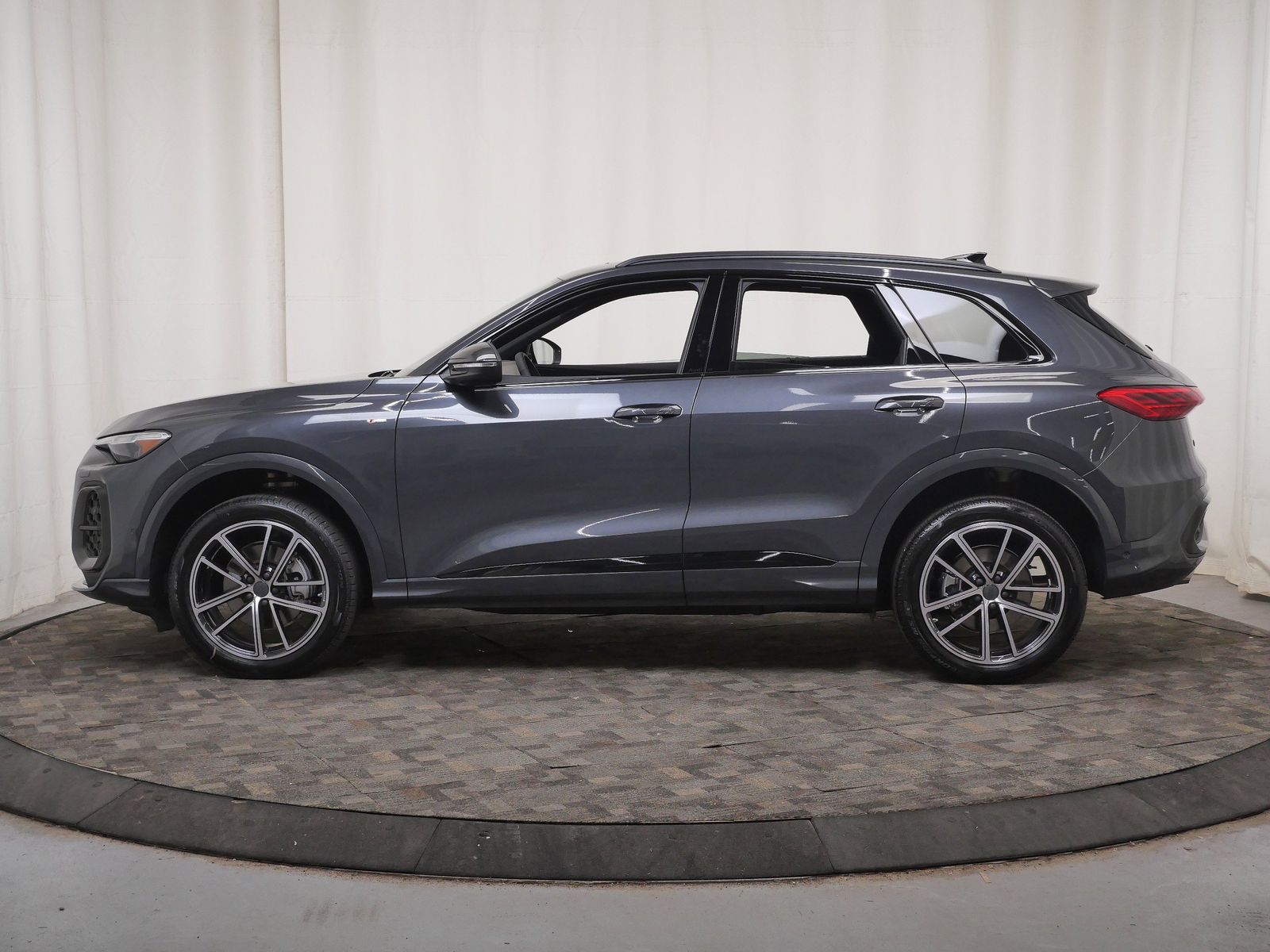 Thumbnail: 2026 Audi Q5 - 3