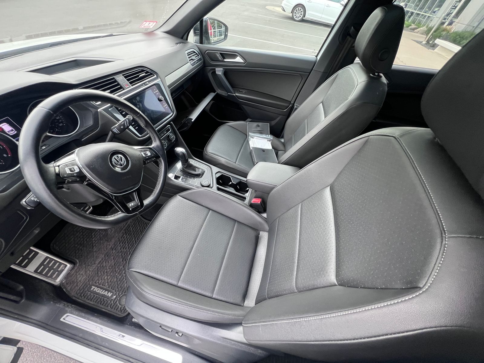 Thumbnail: 2020 Volkswagen Tiguan - 7