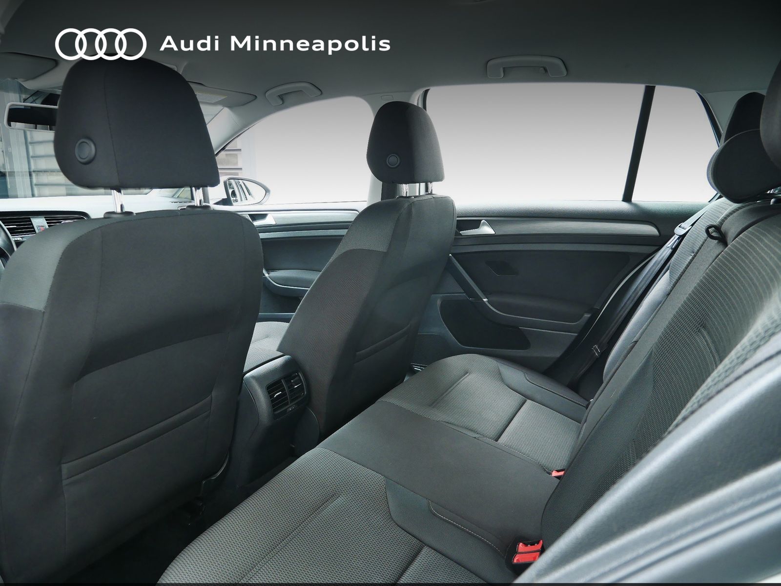 Thumbnail: 2018 Volkswagen e-Golf - 13