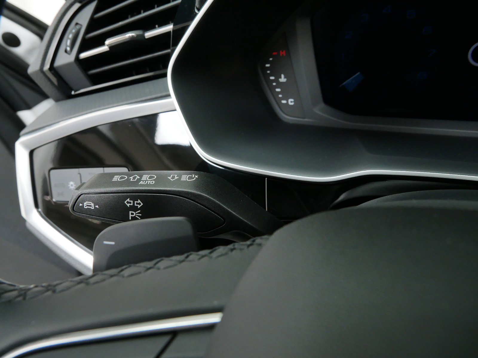 Thumbnail: 2023 Audi Q3 - 21