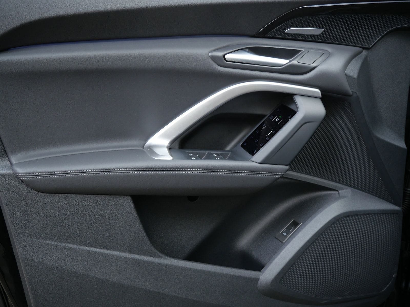 Thumbnail: 2025 Audi Q5 - 10