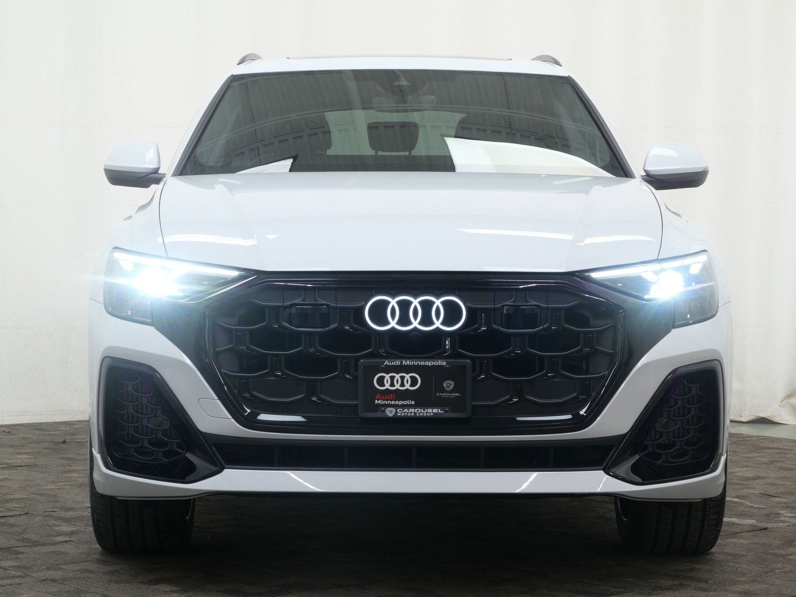 Thumbnail: 2026 Audi Q8 - 9