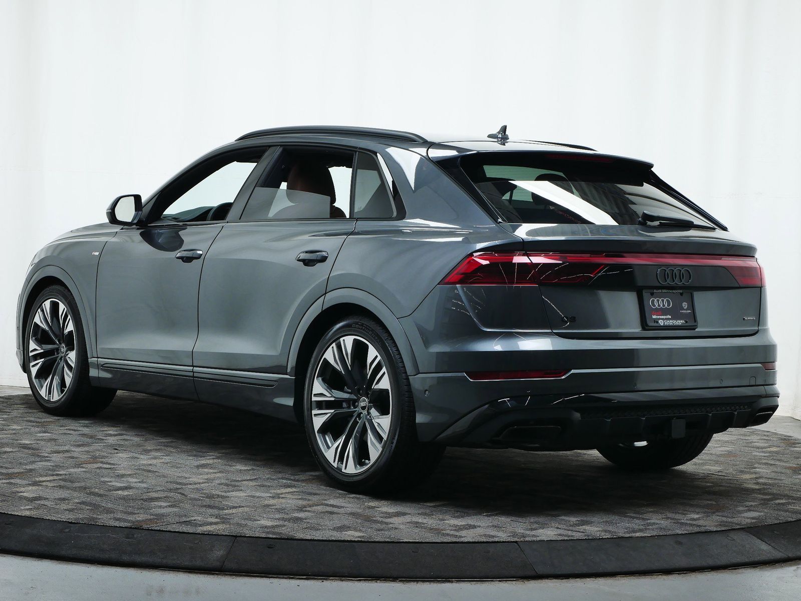 Thumbnail: 2025 Audi Q8 - 4