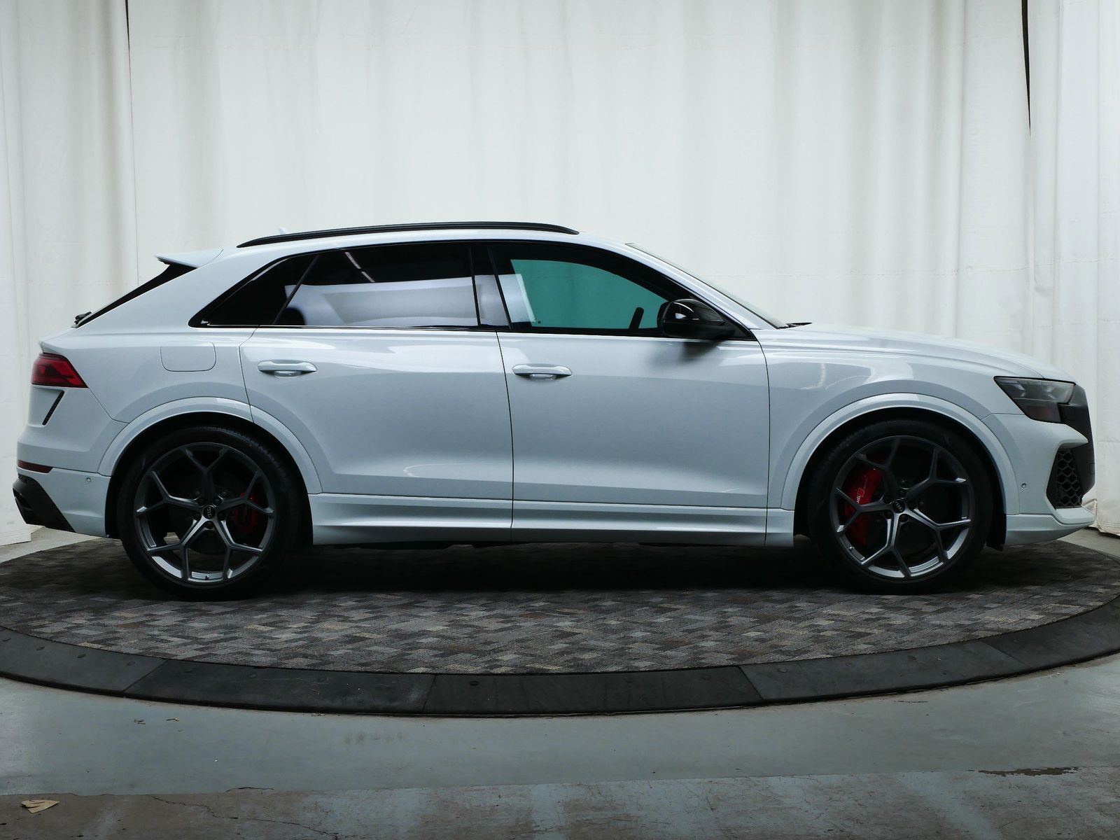 Thumbnail: 2025 Audi RS Q8 - 7