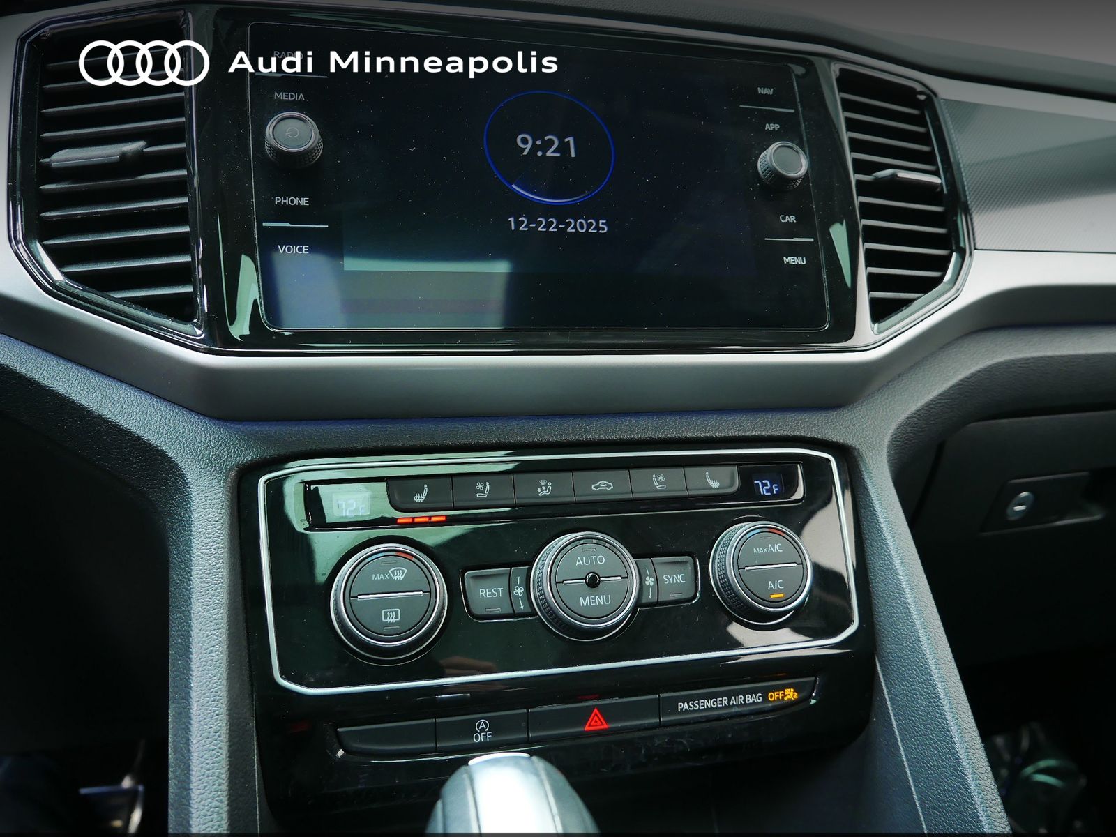 Thumbnail: 2021 Volkswagen Atlas - 24