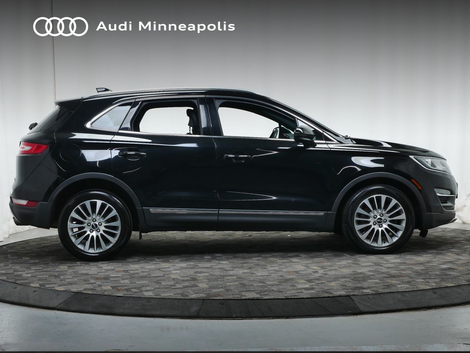 Thumbnail: 2017 Lincoln MKC - 9