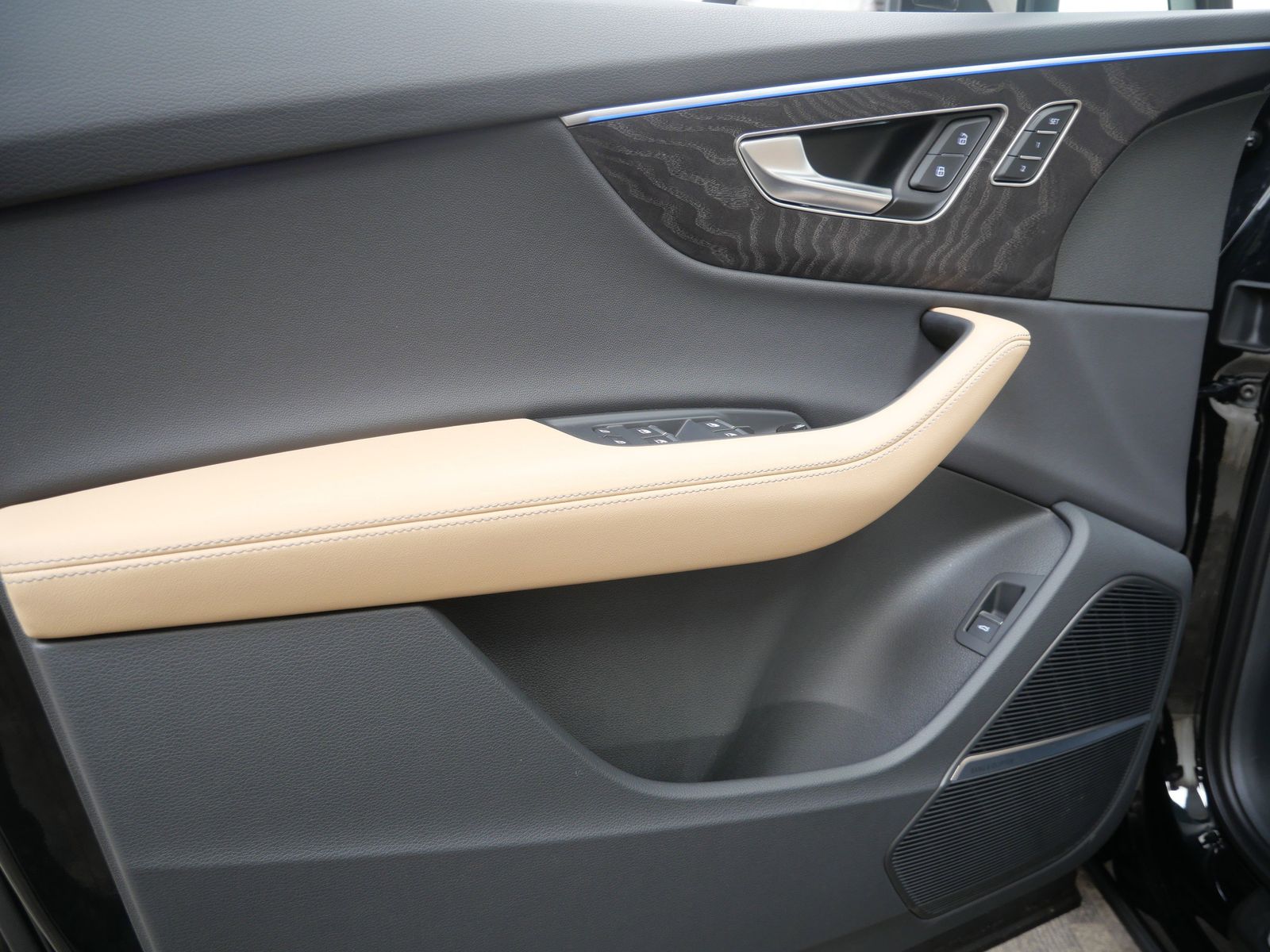 Thumbnail: 2026 Audi Q7 - 10