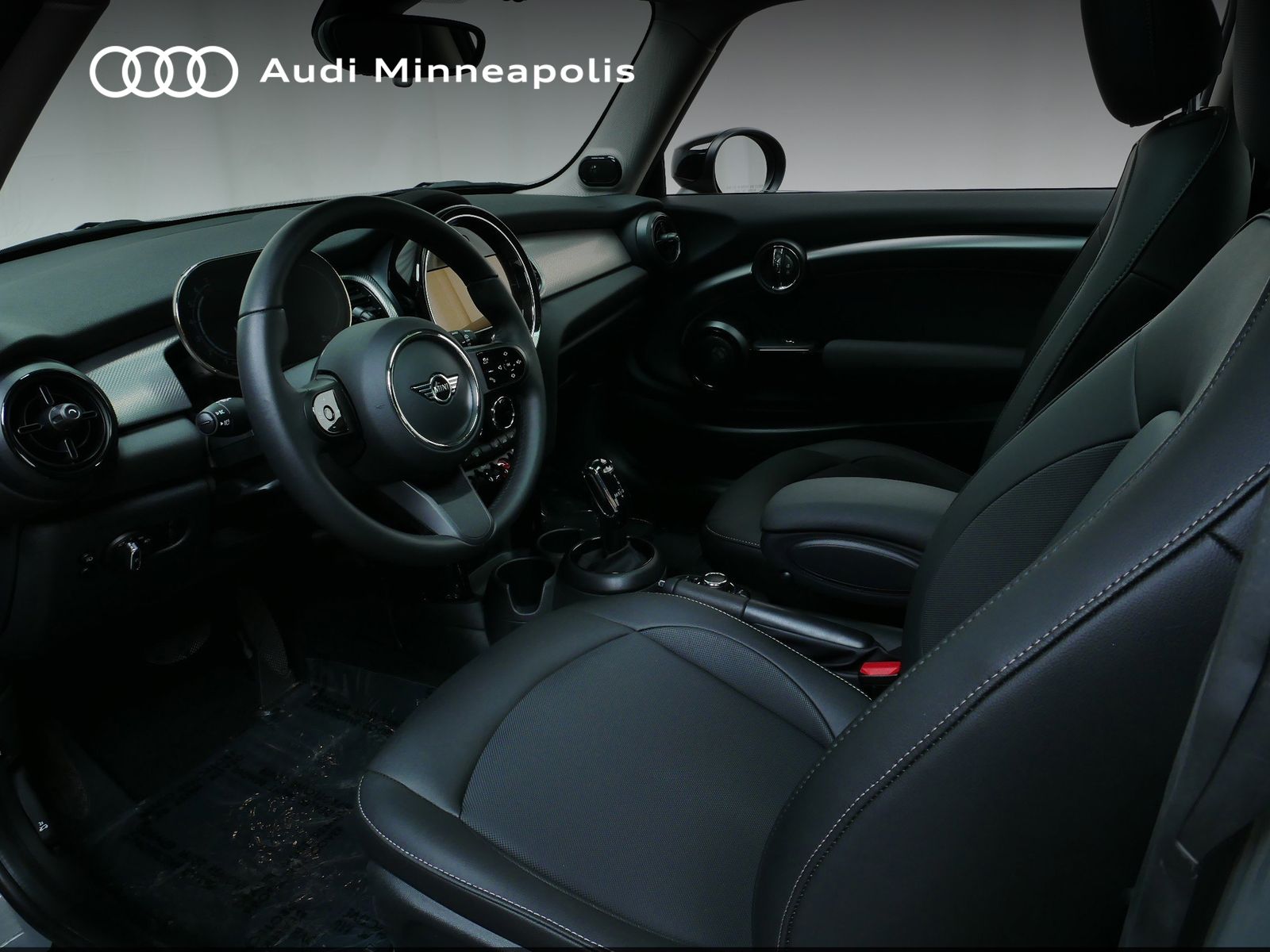 2023 Mini Cooper 2 Door Hardtop Signature photo 2