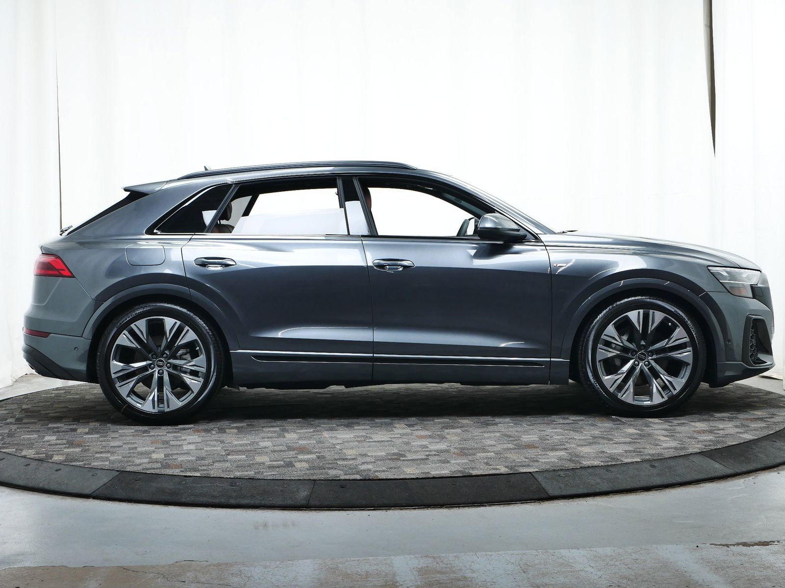 Thumbnail: 2025 Audi Q8 - 7