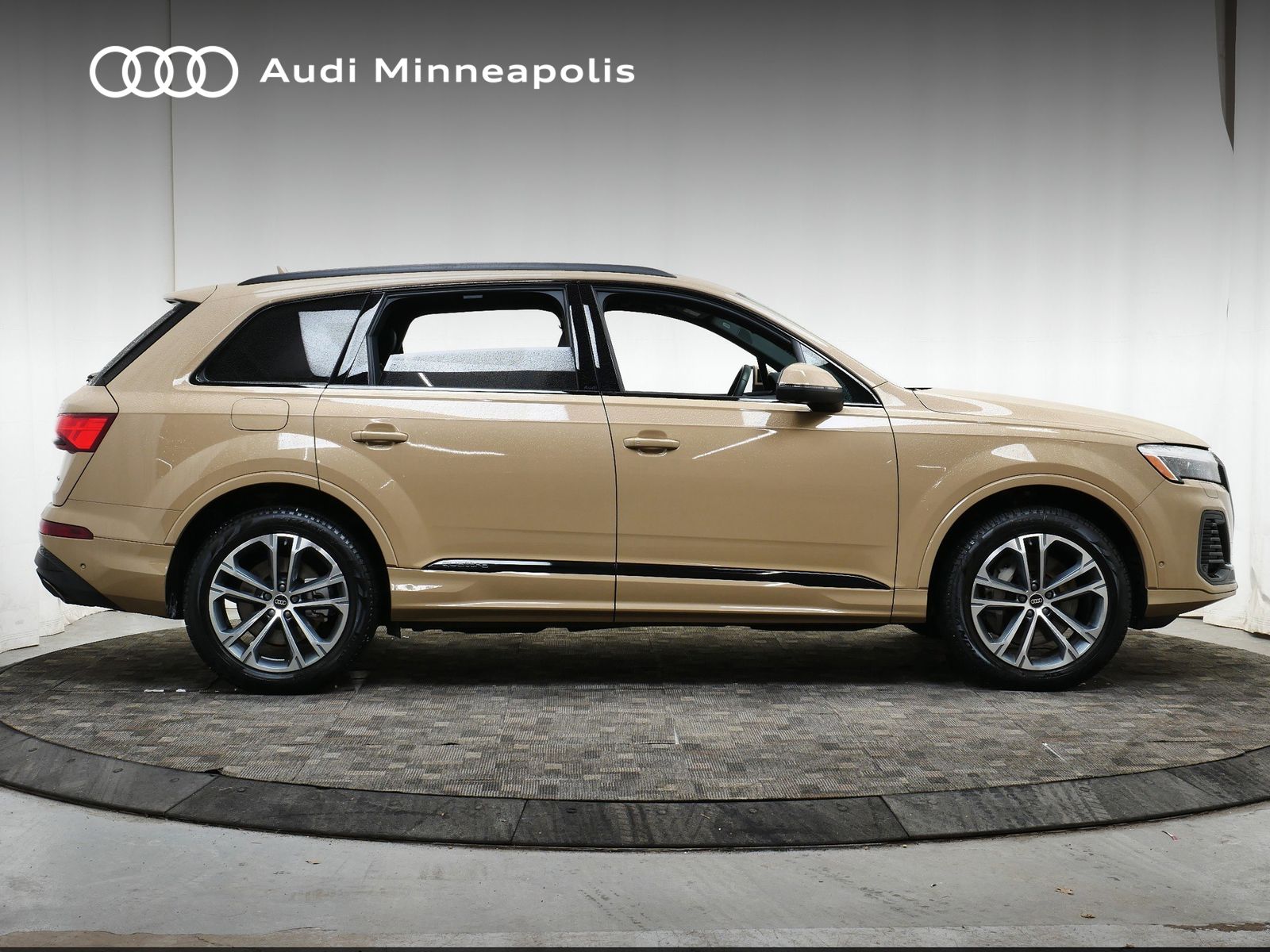 Thumbnail: 2025 Audi Q7 - 10