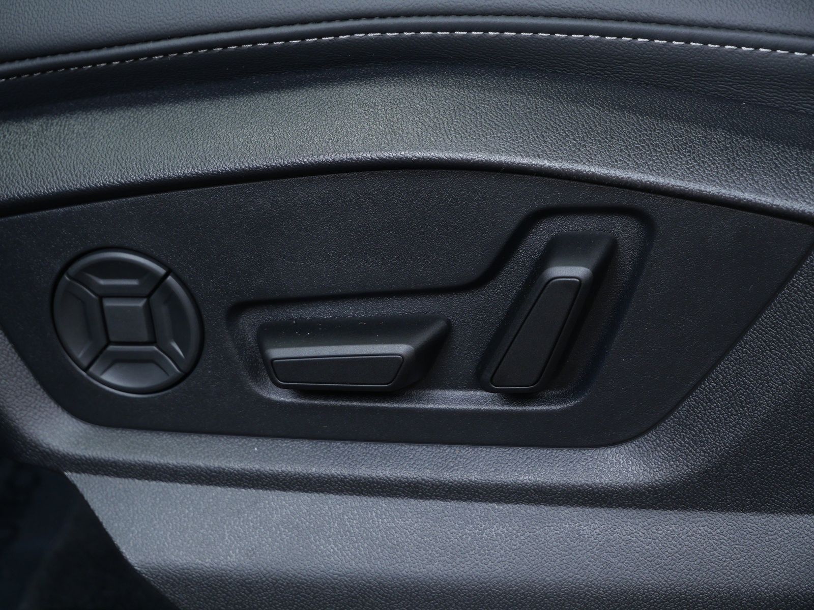 Thumbnail: 2026 Audi Q8 - 11