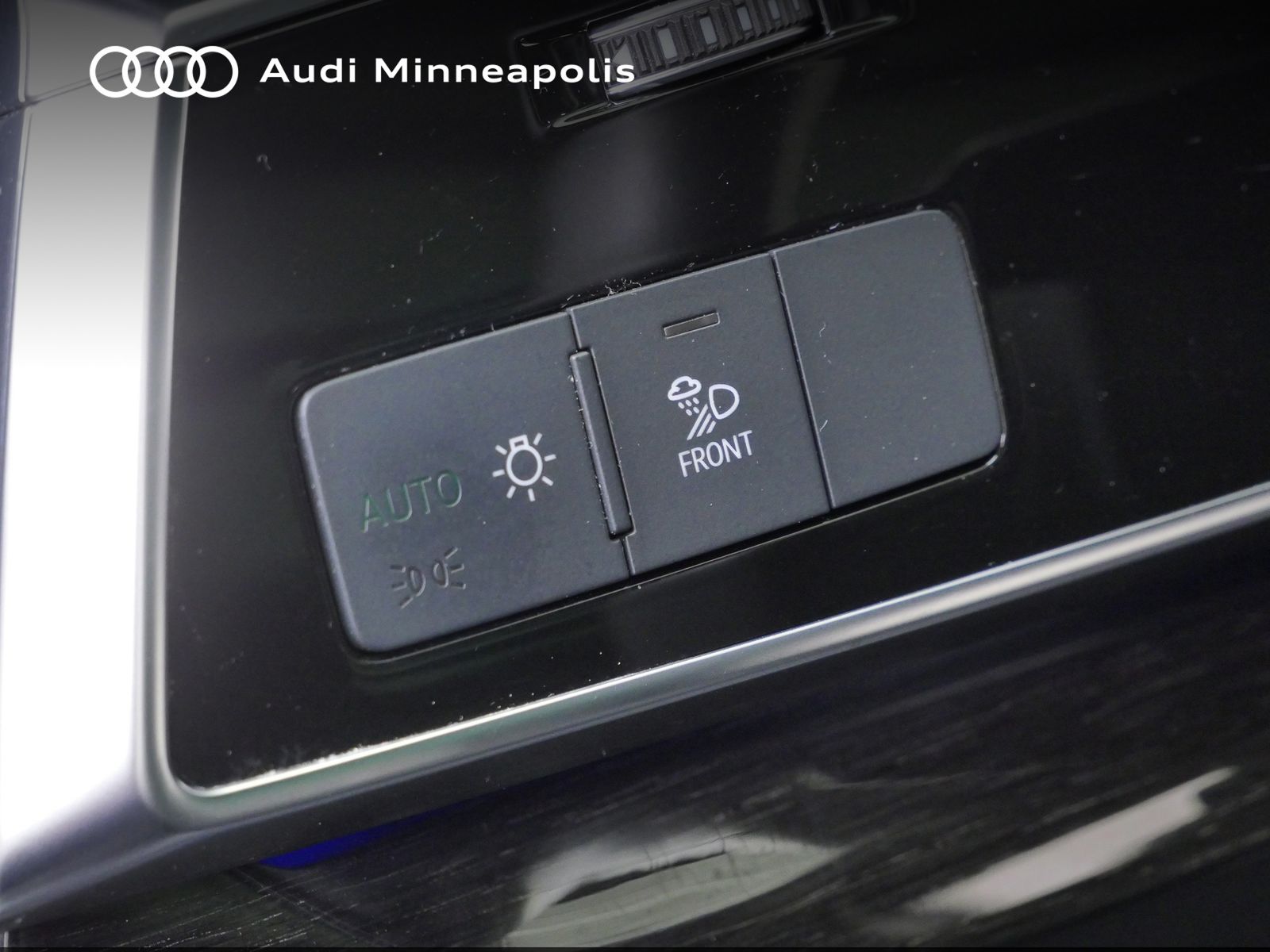 Thumbnail: 2023 Audi Q8 - 20
